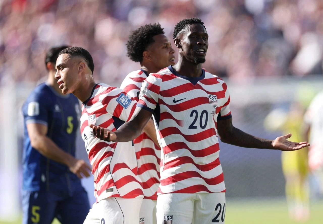 Folarin Balogun durante treinamento da seleção dos Estados Unidos antes do confronto contra a Bélgica pelas oitavas de final da Copa do Mundo de 2026.