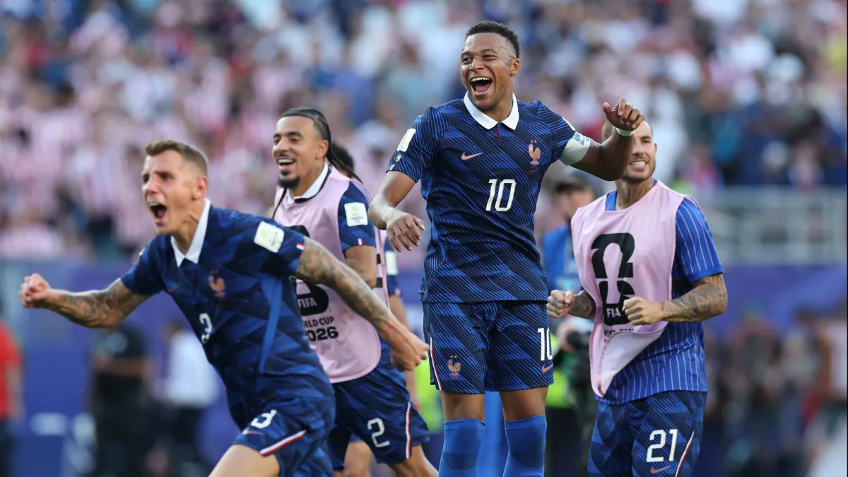 França e Espanha antes da semifinal da Copa do Mundo de 2026 no Dallas Stadium, com destaque para Kylian Mbappé e Lamine Yamal.