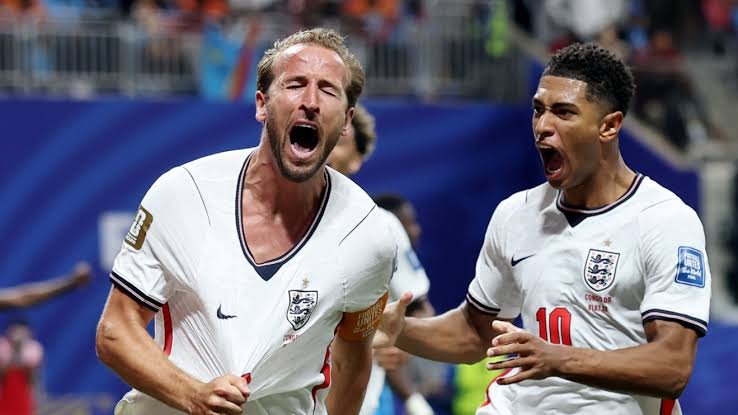 Harry Kane comemora um dos gols da virada da Inglaterra sobre a RD Congo na Copa do Mundo de 2026.