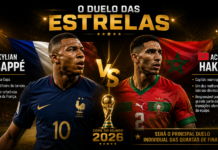 França x Marrocos: estilos opostos colocam frente a frente um dos ataques mais letais e uma das defesas mais organizadas da Copa Jogadores de França e Marrocos disputam bola em representação da análise tática das quartas de final da Copa do Mundo de 2026.