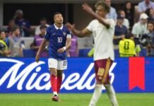 Espanha anula Mbappé, domina o meio-campo e confirma o futebol mais consistente da Copa do Mundo 2026 Jogadores da Espanha comemoram a classificação para a final da Copa do Mundo de 2026 após anularem o ataque da França na semifinal.