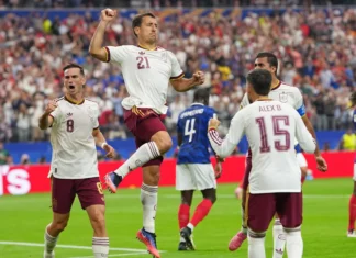 Espanha domina a França, vence por 2 a 0 e garante vaga na final da Copa do Mundo 2026 Jogadores da Espanha comemoram a classificação para a final da Copa do Mundo de 2026 após a vitória por 2 a 0 sobre a França no Dallas Stadium.