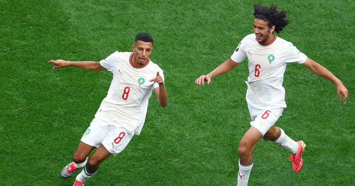 Jogadores de Marrocos comemoram a classificação para as quartas de final após a vitória por 3 a 0 sobre o Canadá na Copa do Mundo de 2026.