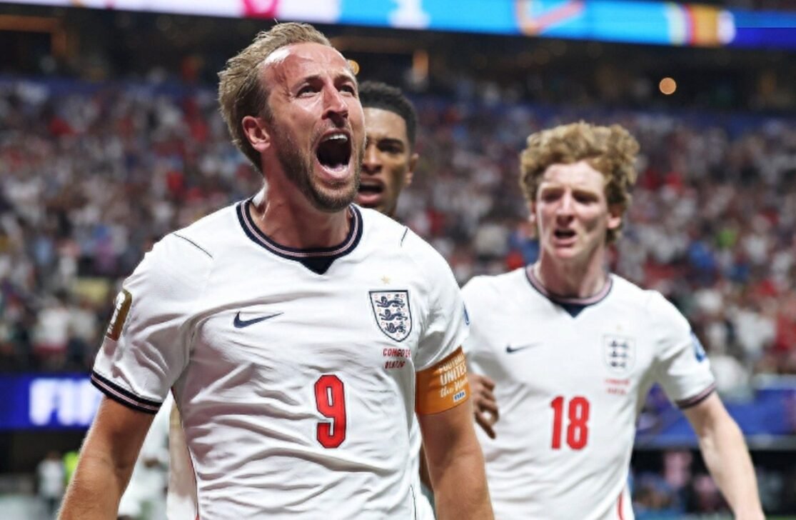 Jude Bellingham comemora um dos gols da vitória da Inglaterra sobre o México nas oitavas de final da Copa do Mundo de 2026.