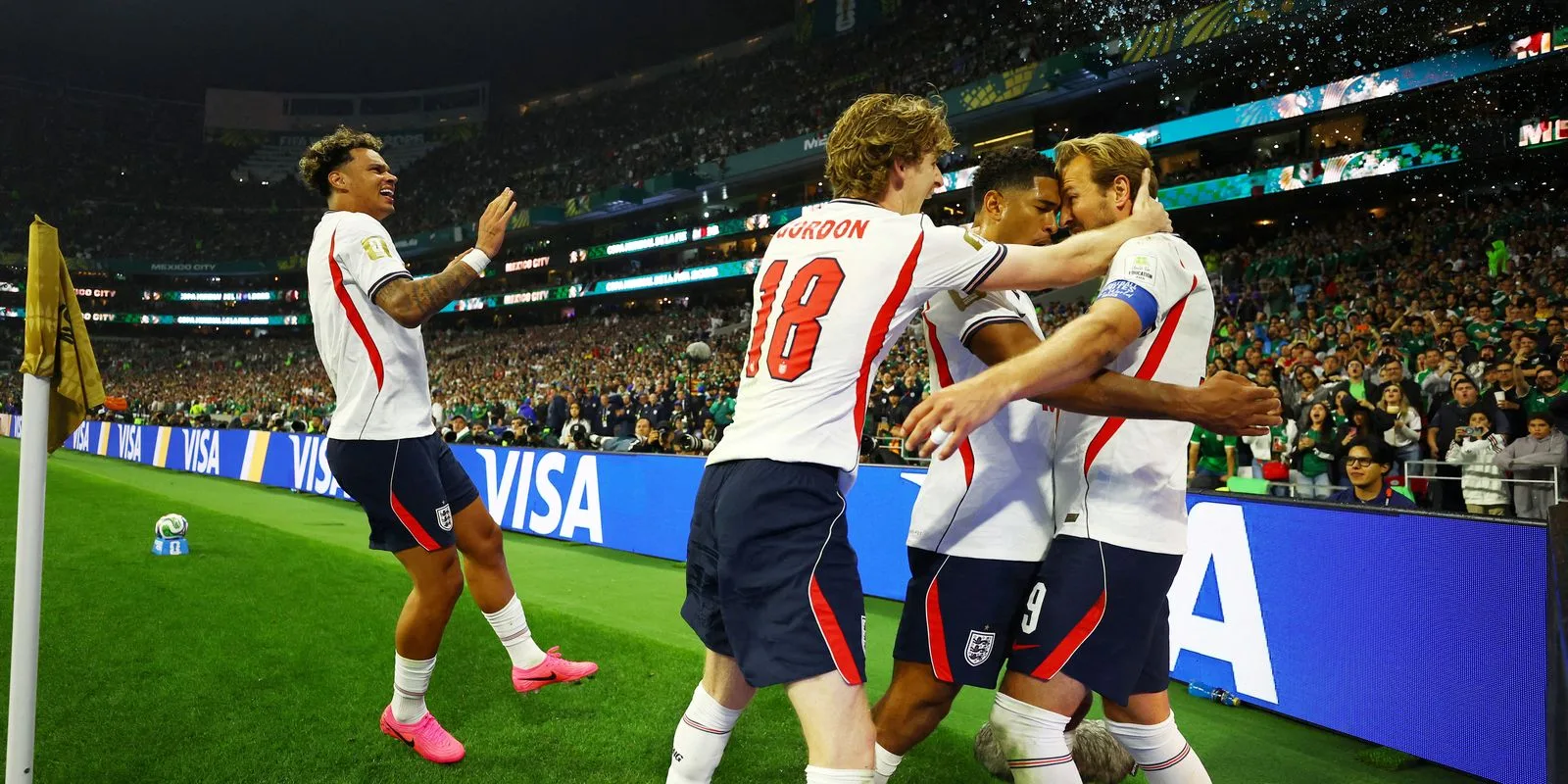 Jude Bellingham comemora um dos gols da vitória da Inglaterra sobre o México nas oitavas de final da Copa do Mundo de 2026.