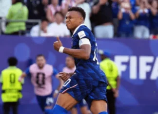 França vence o Paraguai por 1 a 0 e garante vaga nas quartas de final da Copa do Mundo 2026 Kylian Mbappé comemora o gol da vitória da França sobre o Paraguai nas oitavas de final da Copa do Mundo de 2026.