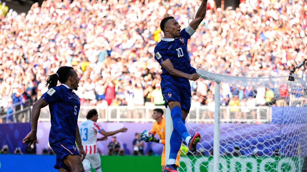 Kylian Mbappé comemora o gol da vitória da França sobre o Paraguai nas oitavas de final da Copa do Mundo de 2026.