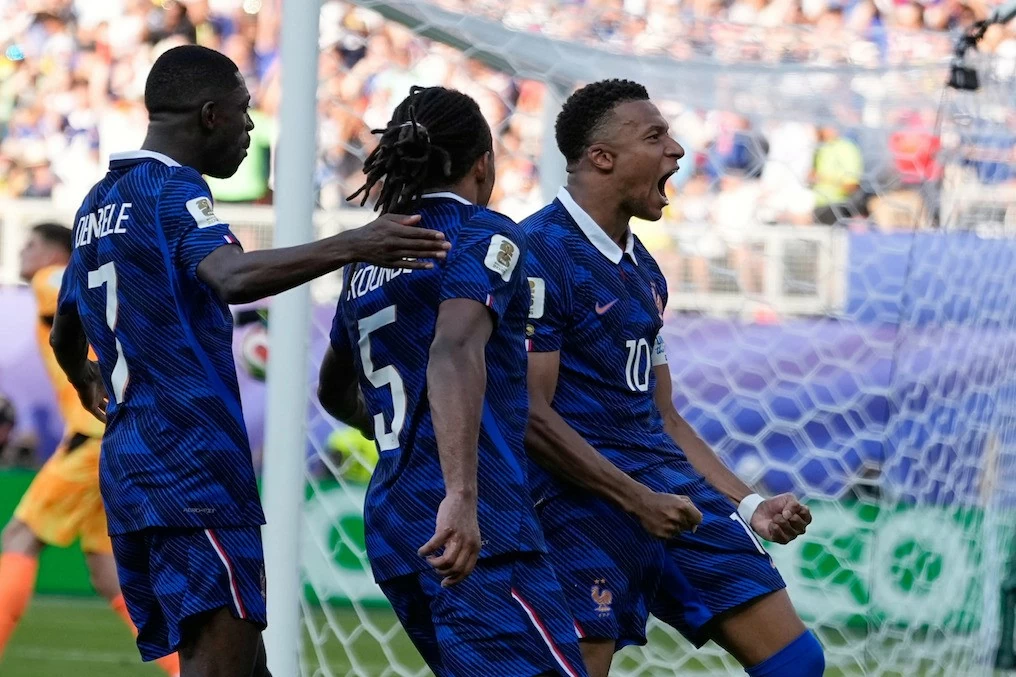 Kylian Mbappé comemora o gol da vitória da França sobre o Paraguai nas oitavas de final da Copa do Mundo de 2026.