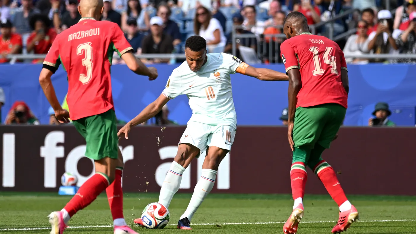Kylian Mbappé comemora um dos gols da vitória da França sobre Marrocos por 2 a 0 nas quartas de final da Copa do Mundo de 2026.
