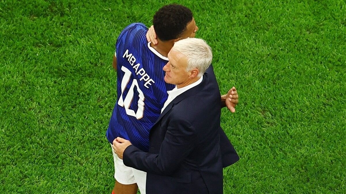 Kylian Mbappé durante entrevista após a derrota da França para a Espanha na semifinal da Copa do Mundo de 2026.