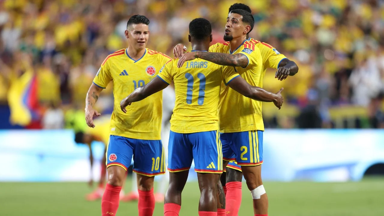 Luis Díaz comemora o gol da vitória da Colômbia sobre Gana, que garantiu a classificação às oitavas de final da Copa do Mundo de 2026.