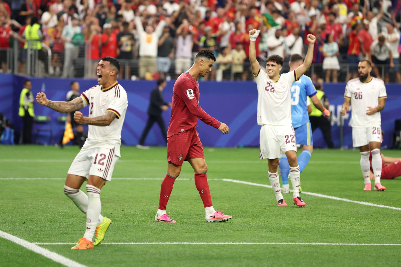 Mikel Merino comemora o gol da vitória da Espanha sobre Portugal nas oitavas de final da Copa do Mundo de 2026, resultado que marcou a despedida de Cristiano Ronaldo dos Mundiais.
