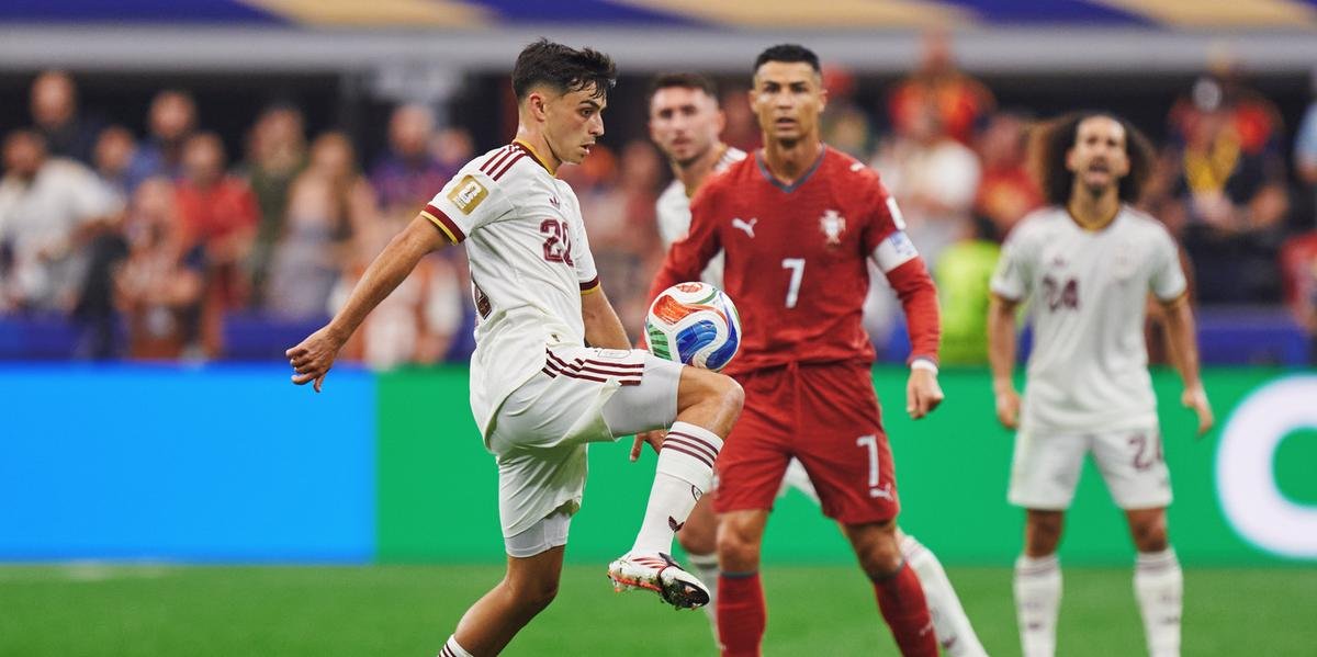 Mikel Merino comemora o gol da vitória da Espanha sobre Portugal nas oitavas de final da Copa do Mundo de 2026, resultado que marcou a despedida de Cristiano Ronaldo dos Mundiais.