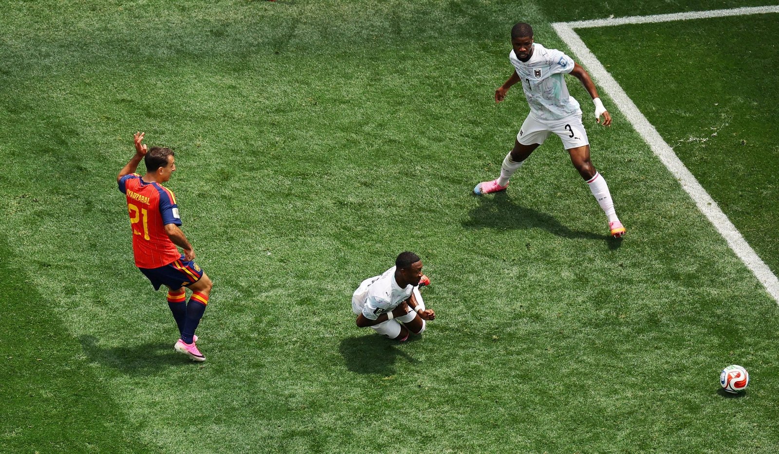 Mikel Oyarzabal comemora um dos dois gols marcados na vitória da Espanha por 3 a 0 sobre a Áustria pela Copa do Mundo de 2026.