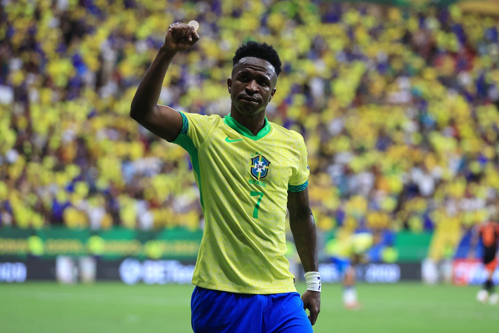 Montagem ilustrativa com Erling Haaland, Vinícius Júnior, Harry Kane, Jude Bellingham e Santiago Giménez, destaques dos jogos deste domingo pelas oitavas de final da Copa do Mundo de 2026.
