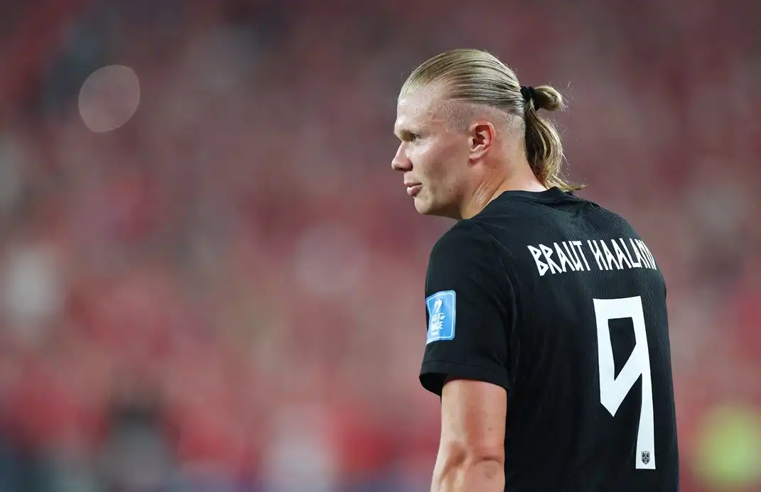Montagem ilustrativa com Erling Haaland, Vinícius Júnior, Harry Kane, Jude Bellingham e Santiago Giménez, destaques dos jogos deste domingo pelas oitavas de final da Copa do Mundo de 2026.