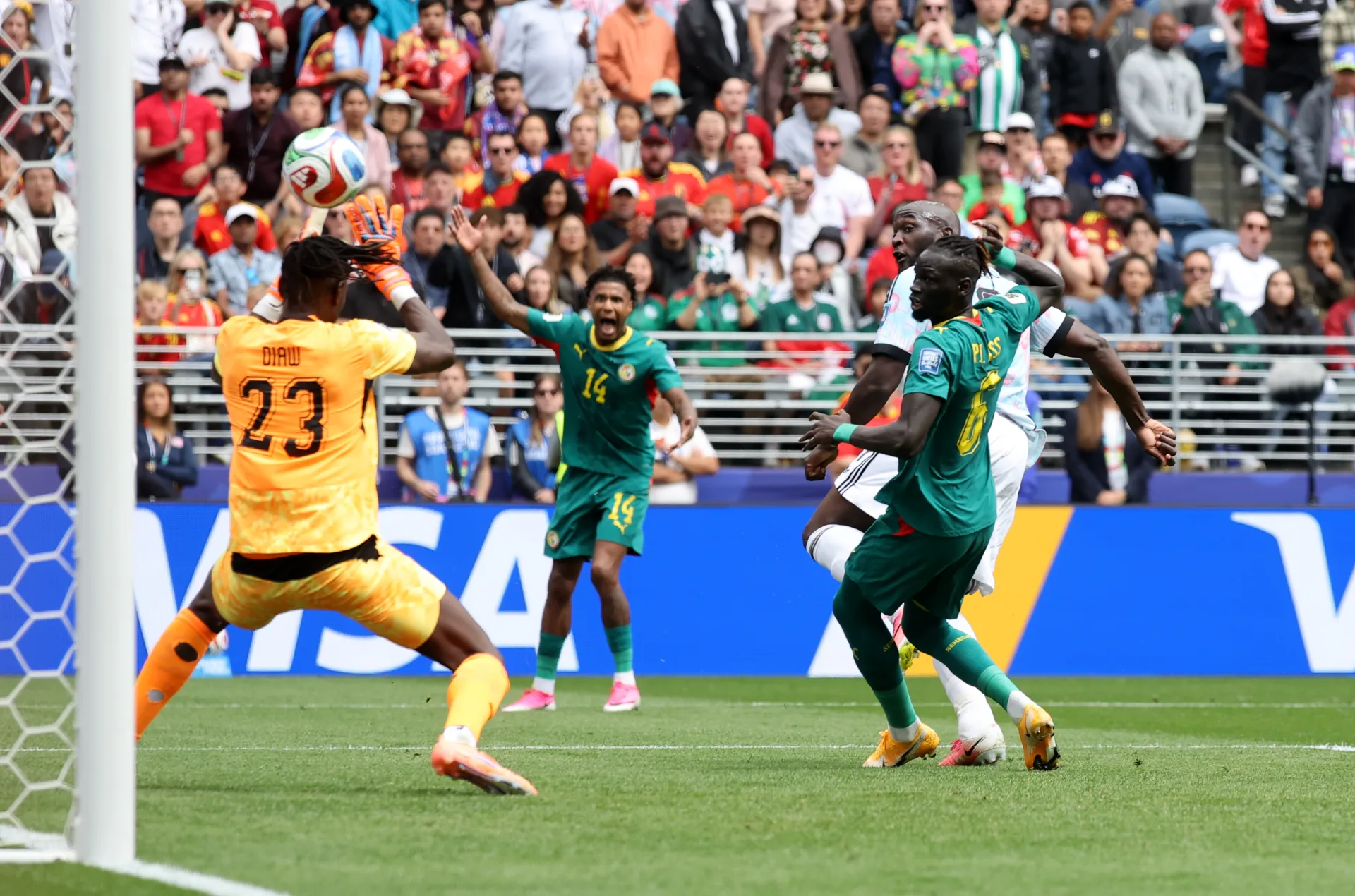 Youri Tielemans comemora o gol da classificação da Bélgica sobre Senegal após a prorrogação na Copa do Mundo de 2026.