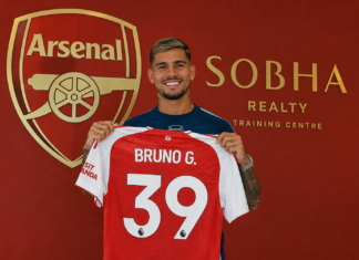 Arsenal anuncia Bruno Guimarães e reforça meio-campo para defender o título da Premier League Bruno Guimarães veste a camisa do Arsenal após ser anunciado como reforço para a temporada 2026/27.
