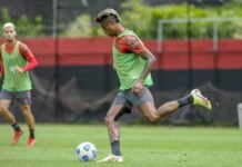 Bruno Henrique treina e pode reforçar Flamengo contra o Cruzeiro Bruno Henrique participa de treinamento do Flamengo antes da decisão contra o Cruzeiro pela Libertadores