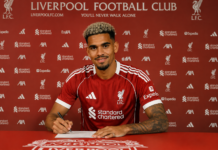 Liverpool contrata Ronald Araújo por empréstimo junto ao Barcelona Ronald Araújo durante apresentação como novo reforço do Liverpool para a temporada 202627.