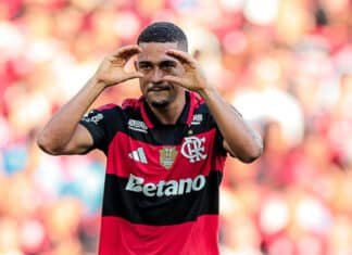 Flamengo vence Botafogo por 3 a 0, vê Samuel Lino brilhar e fica a quatro pontos do Palmeiras