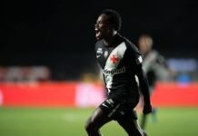 Vasco vence Vitória por 1 x 0 com um a menos e abre vantagem na Copa do Brasil