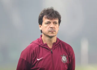 Corinthians cai de 64,6% para 45,5% após a Copa e aumenta pressão sobre Fernando Dini