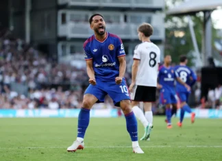 Cunha marca no fim e Manchester United evita terceira derrota seguida