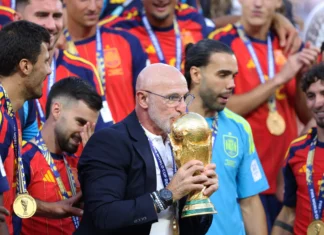 Luis de la Fuente renova com a Espanha até a Copa do Mundo de 2030