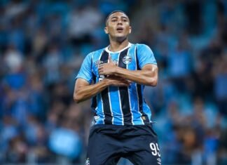Grêmio vence Internacional por 3 a 1 no Gre-Nal e avança à semifinal da Copa do Brasil