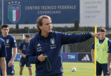 Mancini volta à Itália com nove novidades e inicia reconstrução após terceira Copa seguida fora