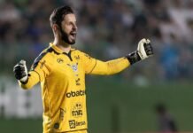 Aos 38 anos, Marcelo Rangel lidera Brasileirão em defesas e mira jogar até os 44