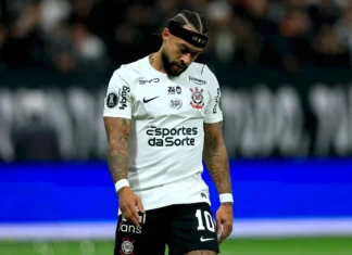 Memphis perde pênalti no fim, Corinthians cai para o Estudiantes e está fora da Libertadores