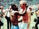 Por que jogadores de futebol trocam camisas depois dos jogos? Entenda como nasceu a tradição