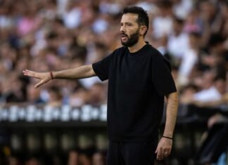 Valencia demite Carlos Corberán e expõe contraste com rotatividade de técnicos no Brasileirão