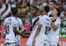 Vasco vence Vitória, chega à terceira semifinal seguida da Copa do Brasil e terá Palmeiras pela frente
