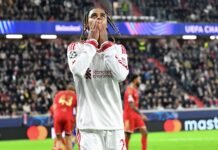 Barcola faz hat-trick e Liverpool vence LASK por 6 a 3 em jogo de nove gols
