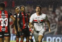 Calleri marca duas vezes, São Paulo vence o Vitória e celebra retorno de Lucas Moura
