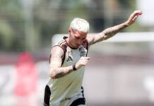 Flamengo pode ter quatro desfalques contra o Fluminense; veja quem volta ao time