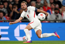 Kane faz dois, chega a 125 jogos e iguala recorde histórico da Inglaterra