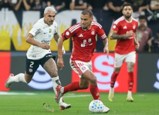 Internacional x Corinthians: confronto direto contra o Z4 abre retorno do Brasileirão