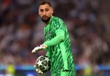 Por que goleiro pode sofrer escanteio por segurar a bola? Entenda a regra dos 8 segundos