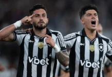 Vasco vence o Botafogo, chega à quinta vitória seguida e se afasta do Z4