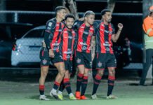 Vitória goleia Chapecoense por 4 a 0 e se afasta da zona de rebaixamento